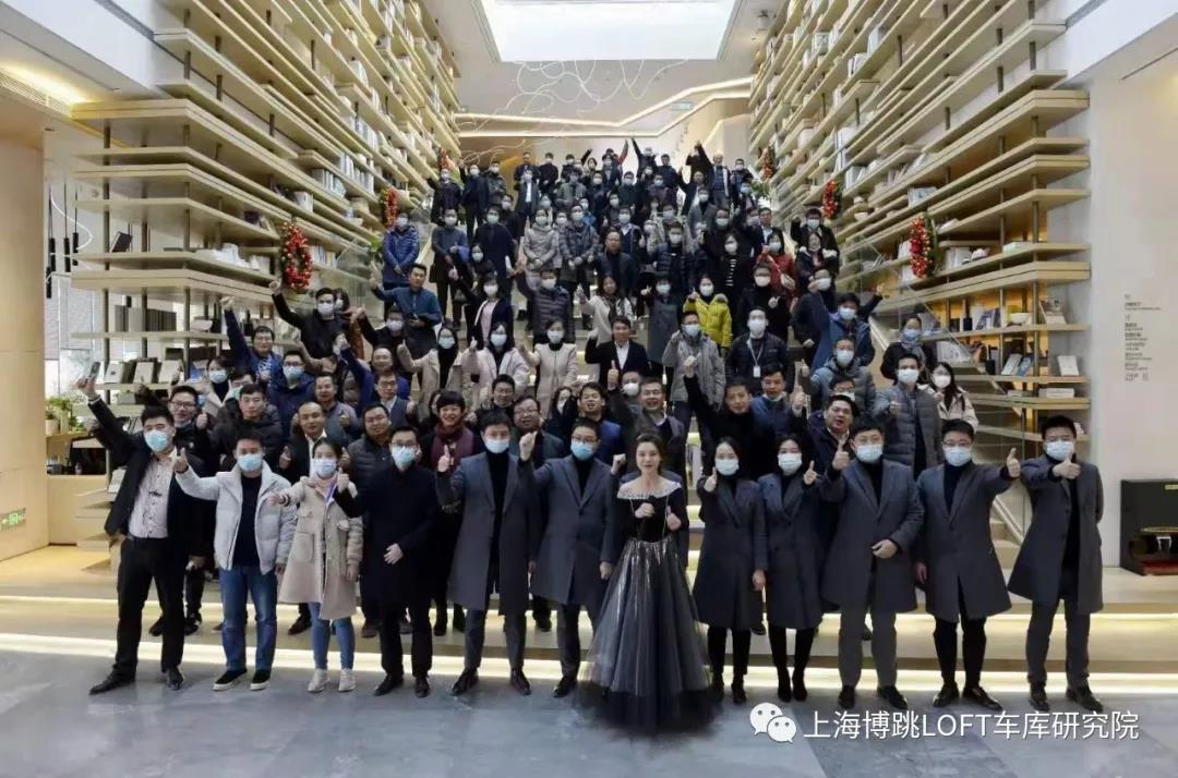 乌兰察布全国一百多人在华侨城汉口道6号参观研讨LOFT专利车库技术！